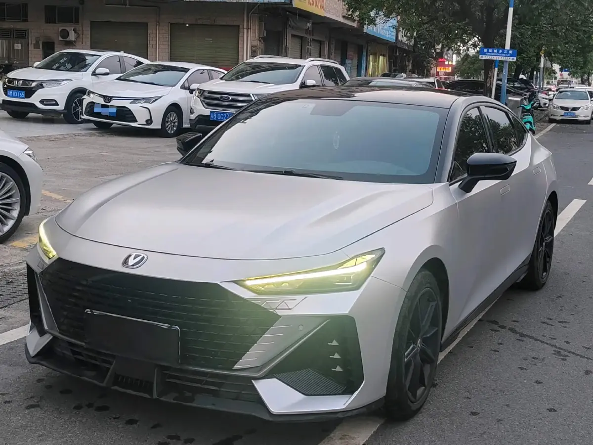 2022 ChangAn UNI-V 1.5T 188HP L4 7DCT