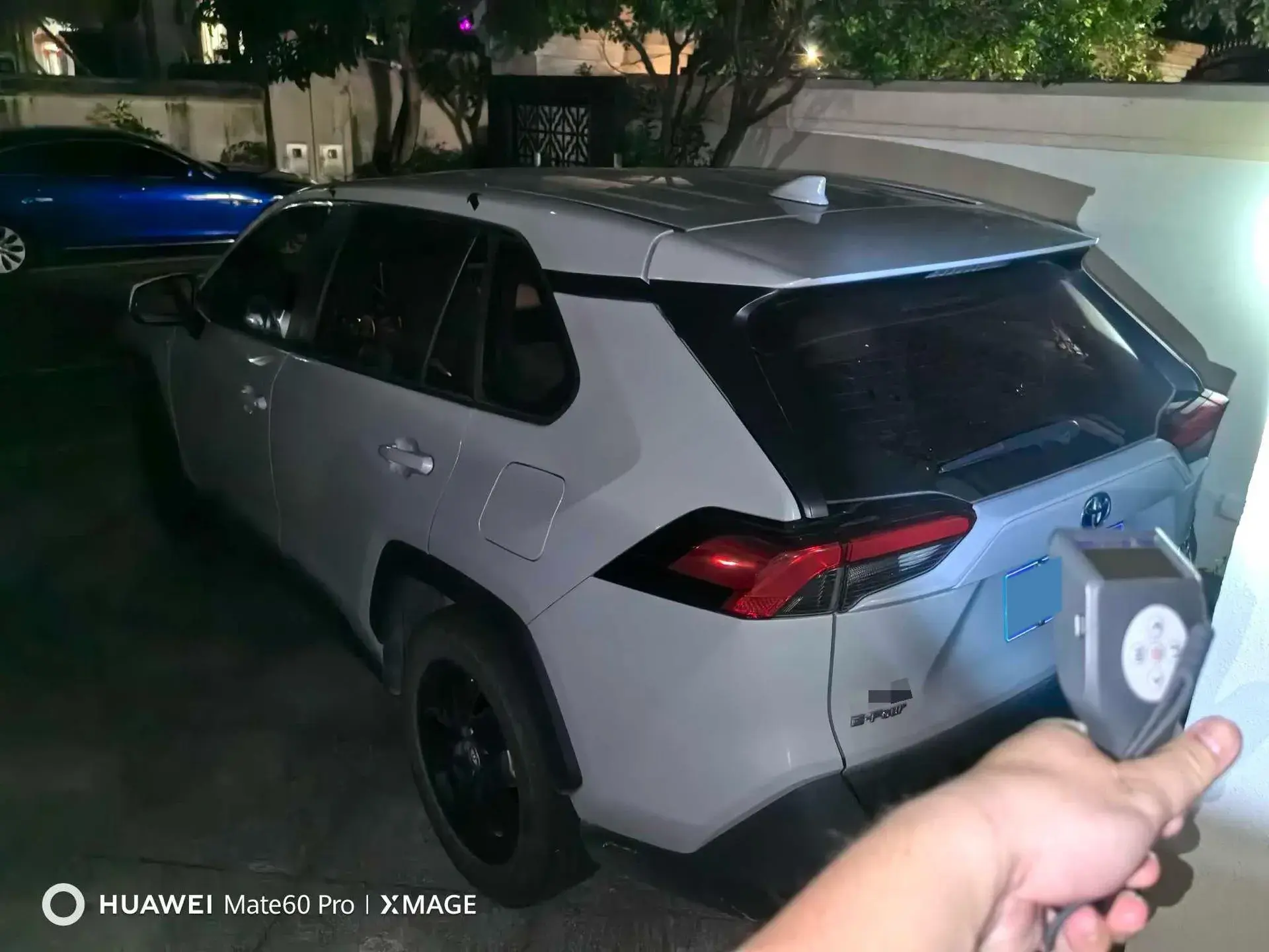 2020 TOYOTA RAV4 thumbnail 2