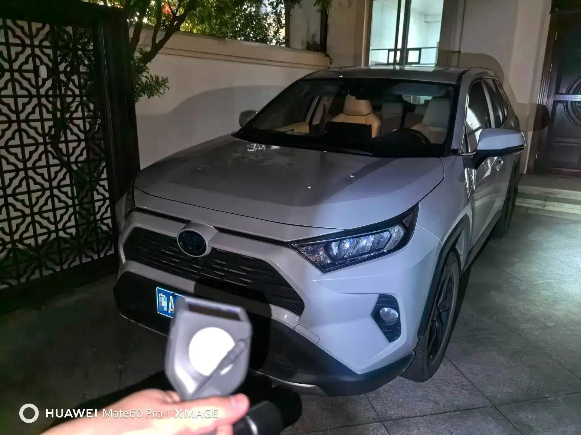 2020 TOYOTA RAV4 view 1