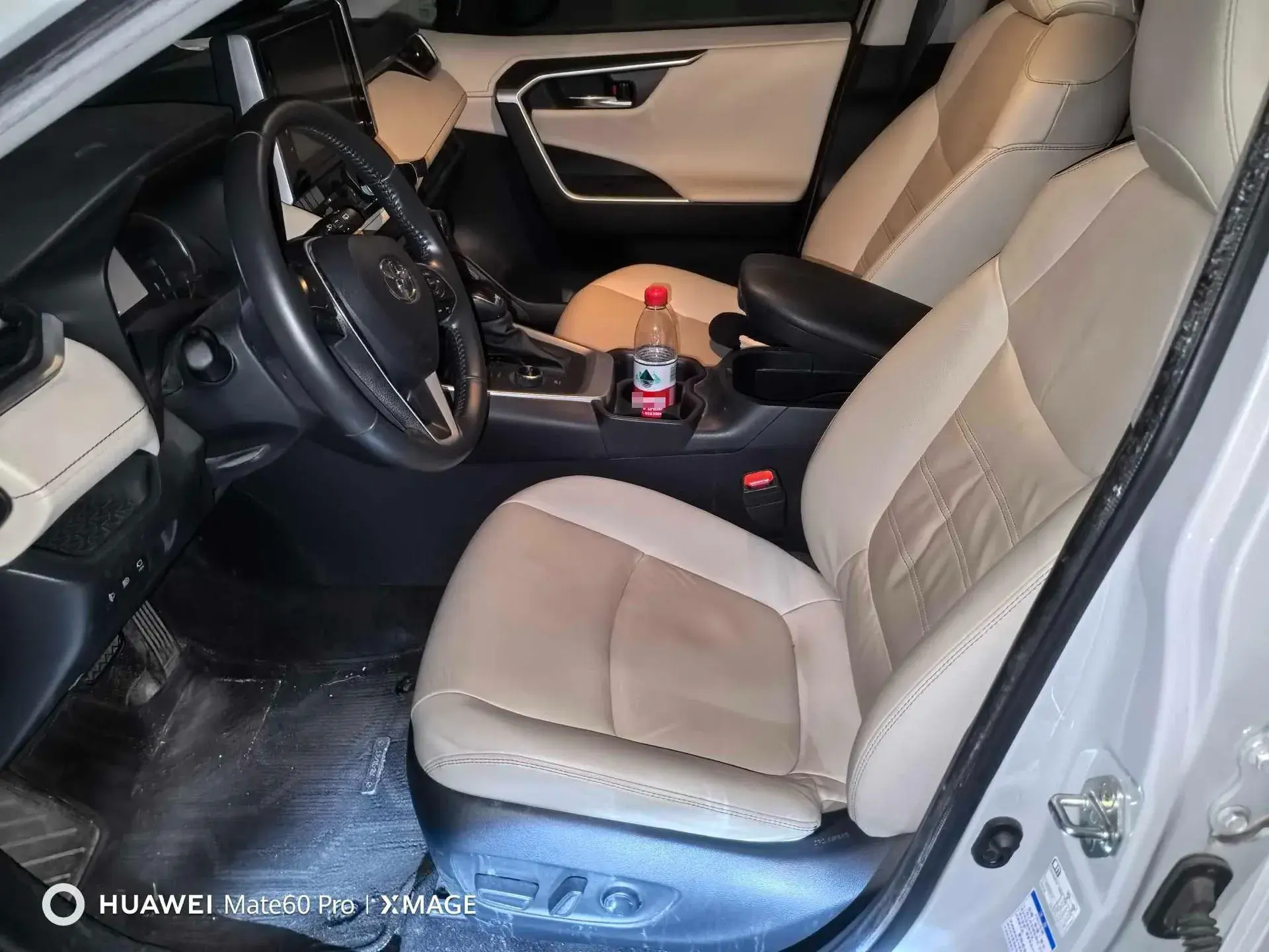 2020 TOYOTA RAV4 thumbnail 3