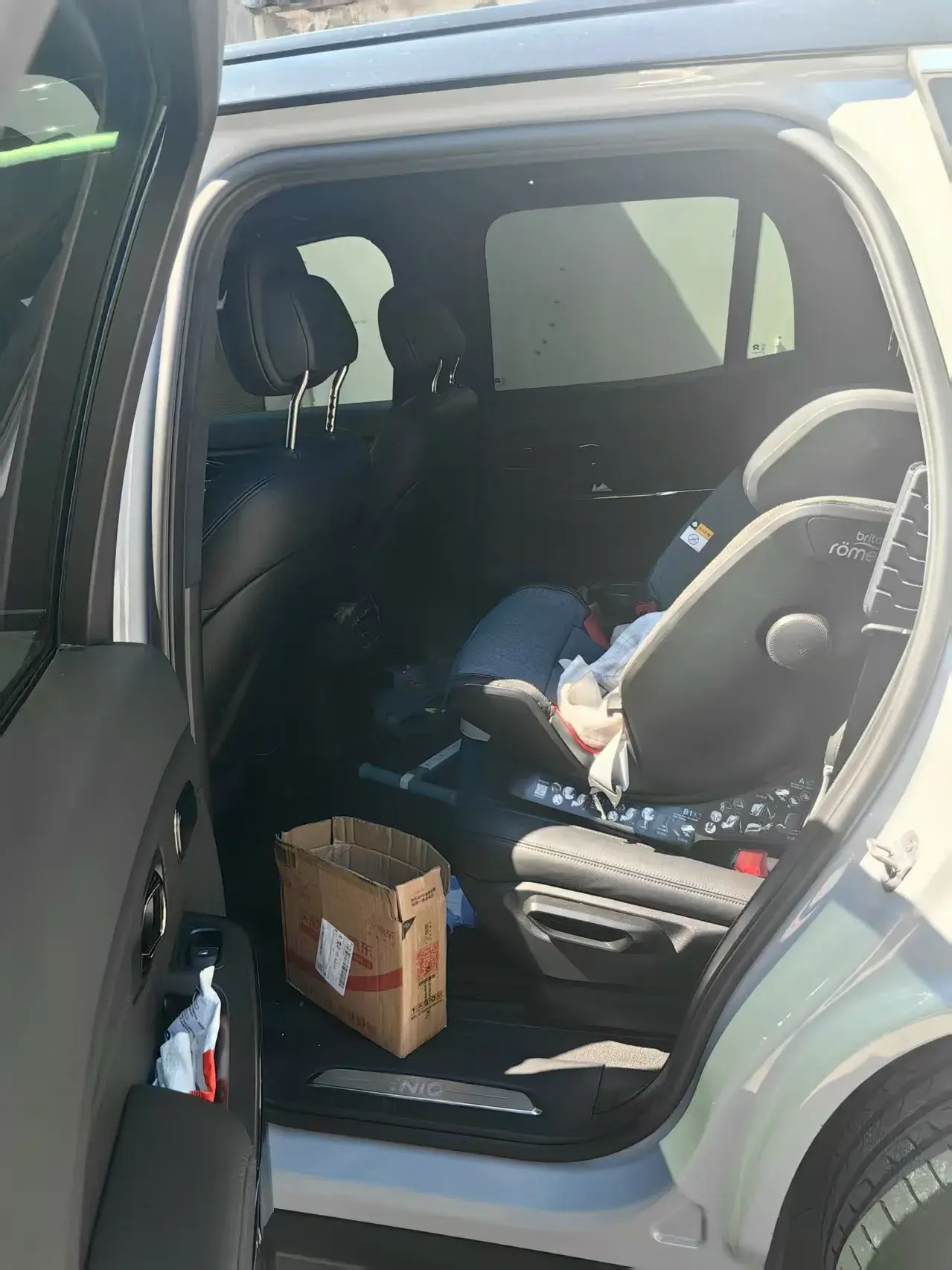 2020 NIO ES8 thumbnail 4