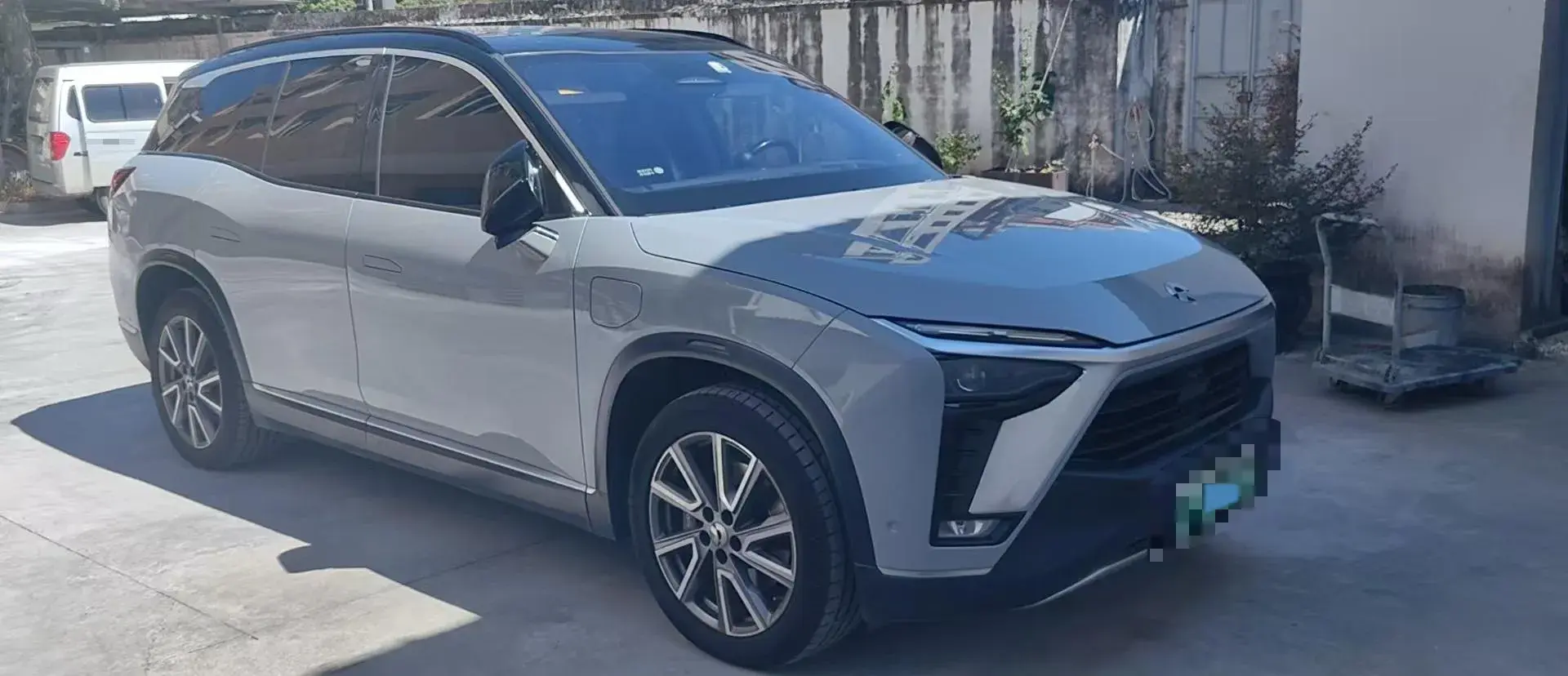 2020 NIO ES8 thumbnail 2