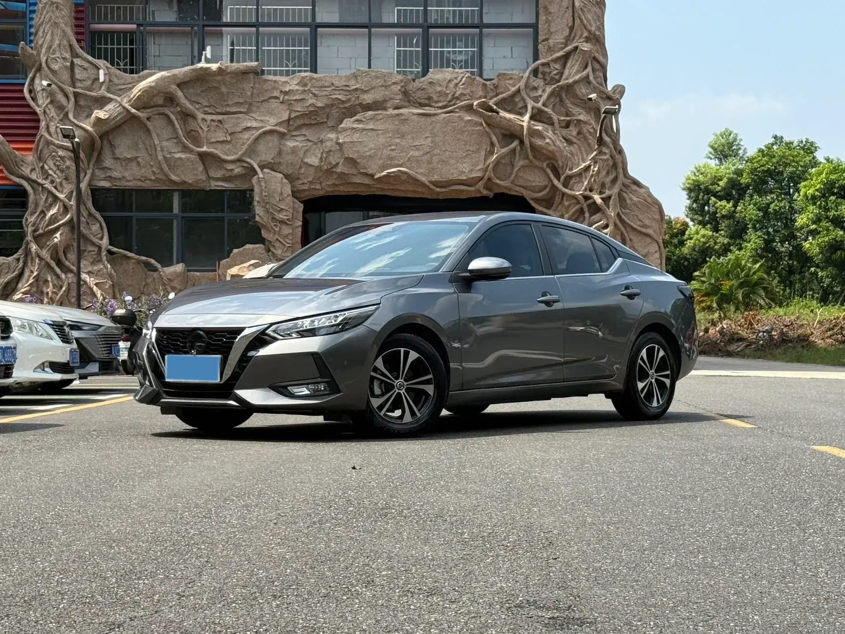 2022 NISSAN SYLPHY view 1