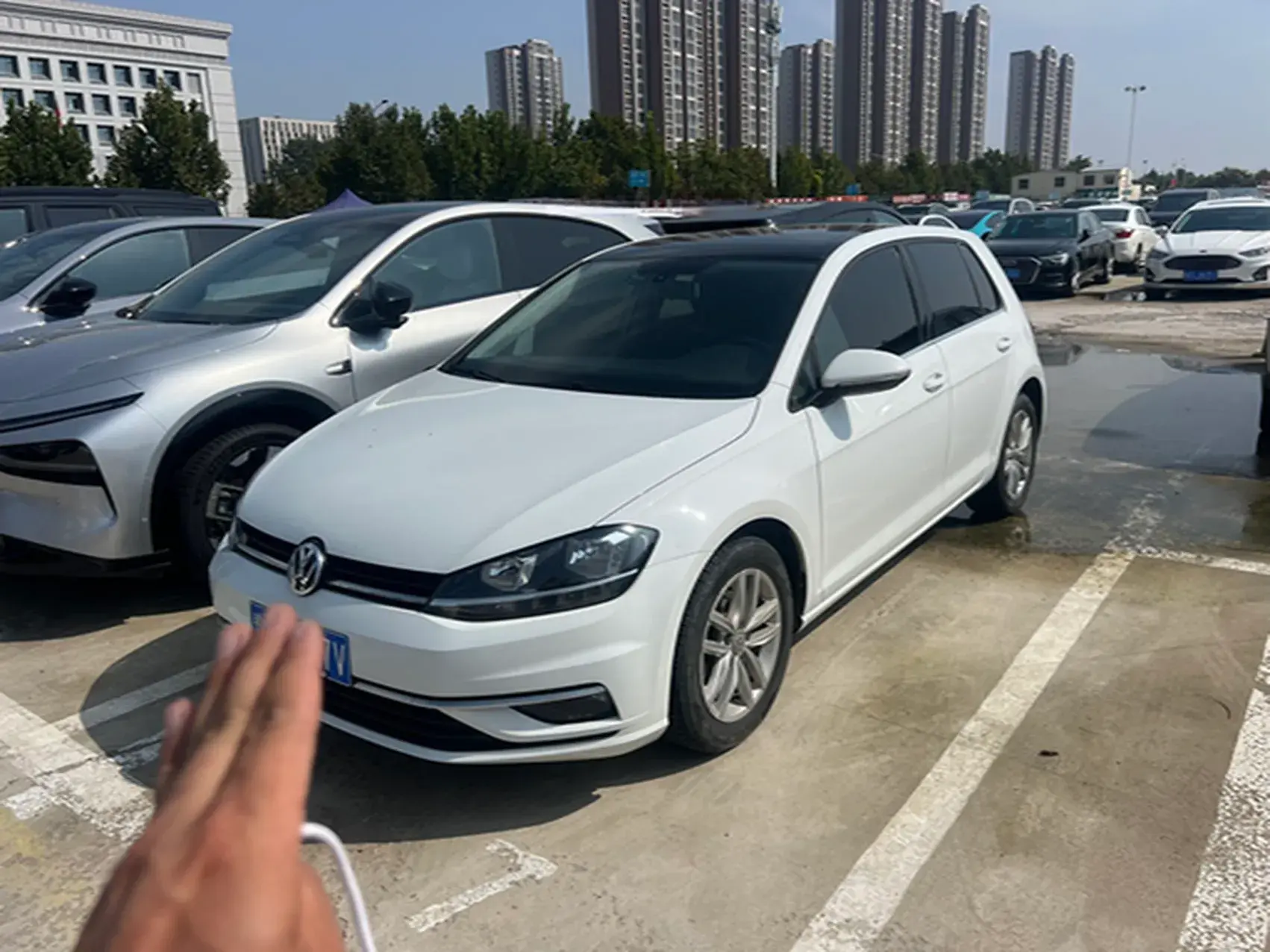 2019 VOLKSWAGEN GOLF view 1