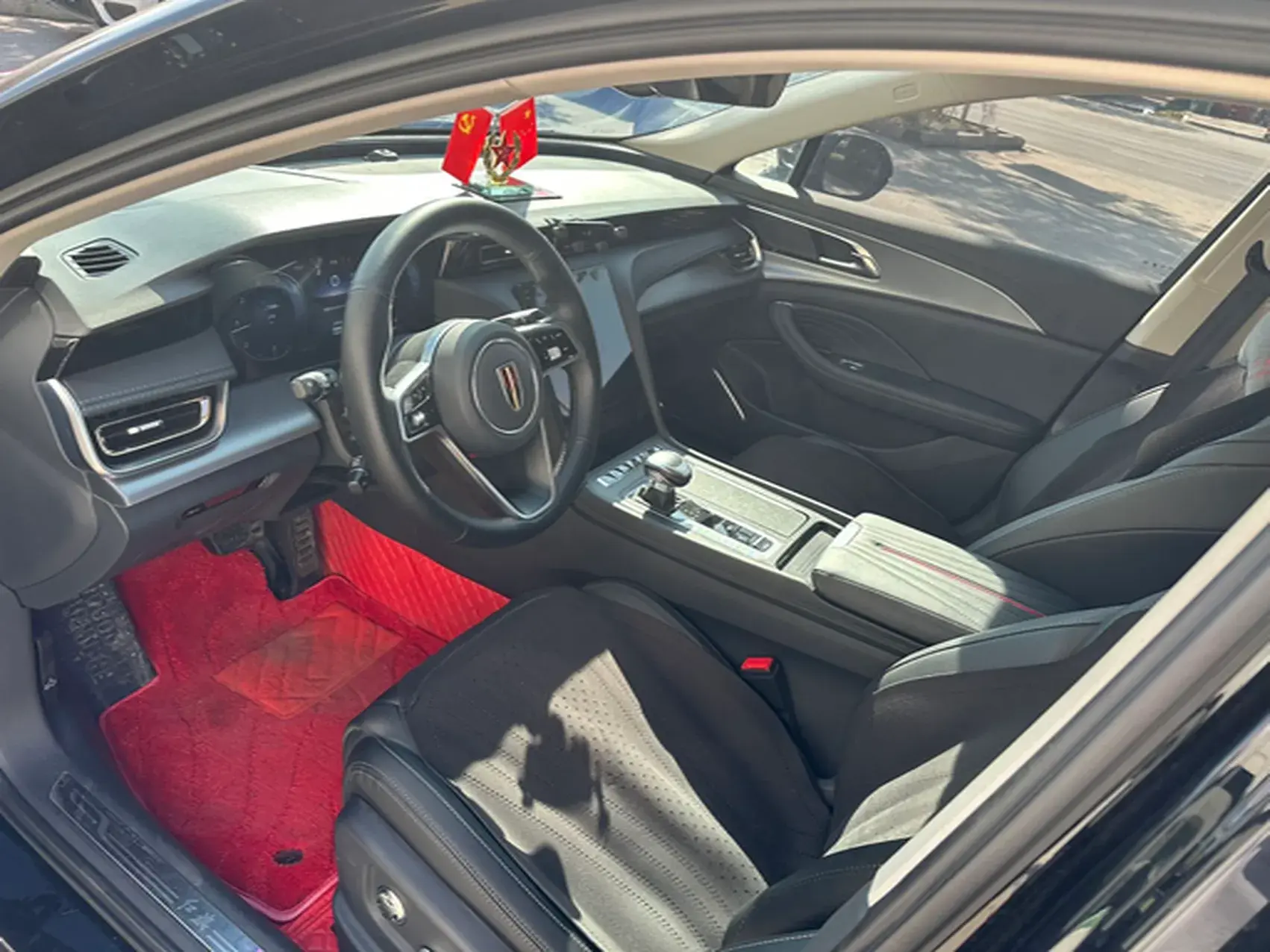 2023 HONGQI H5 thumbnail 4