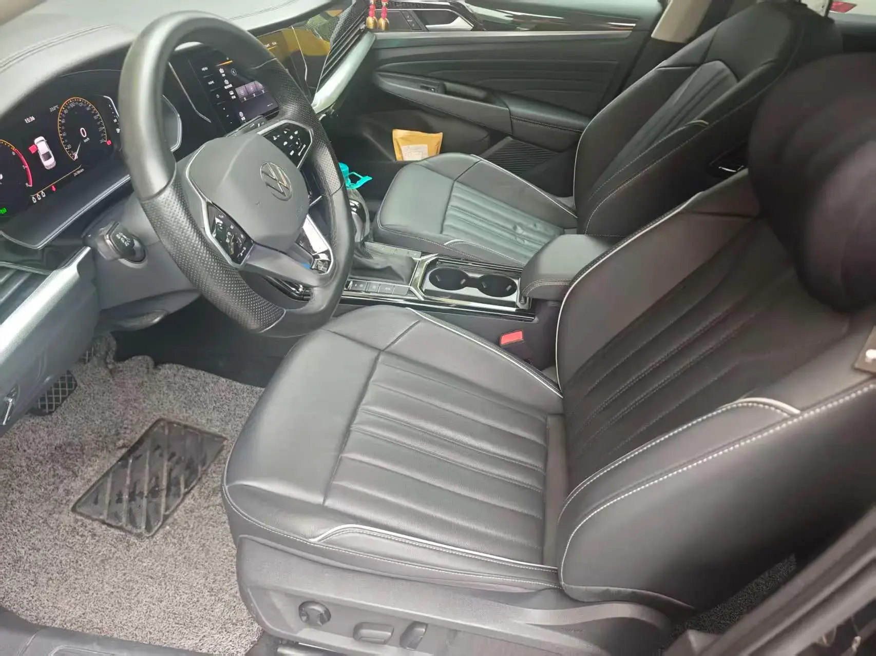 2022 VOLKSWAGEN PASSAT thumbnail 2