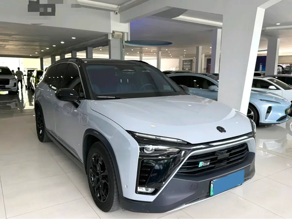 2020 NIO ES8 thumbnail 3