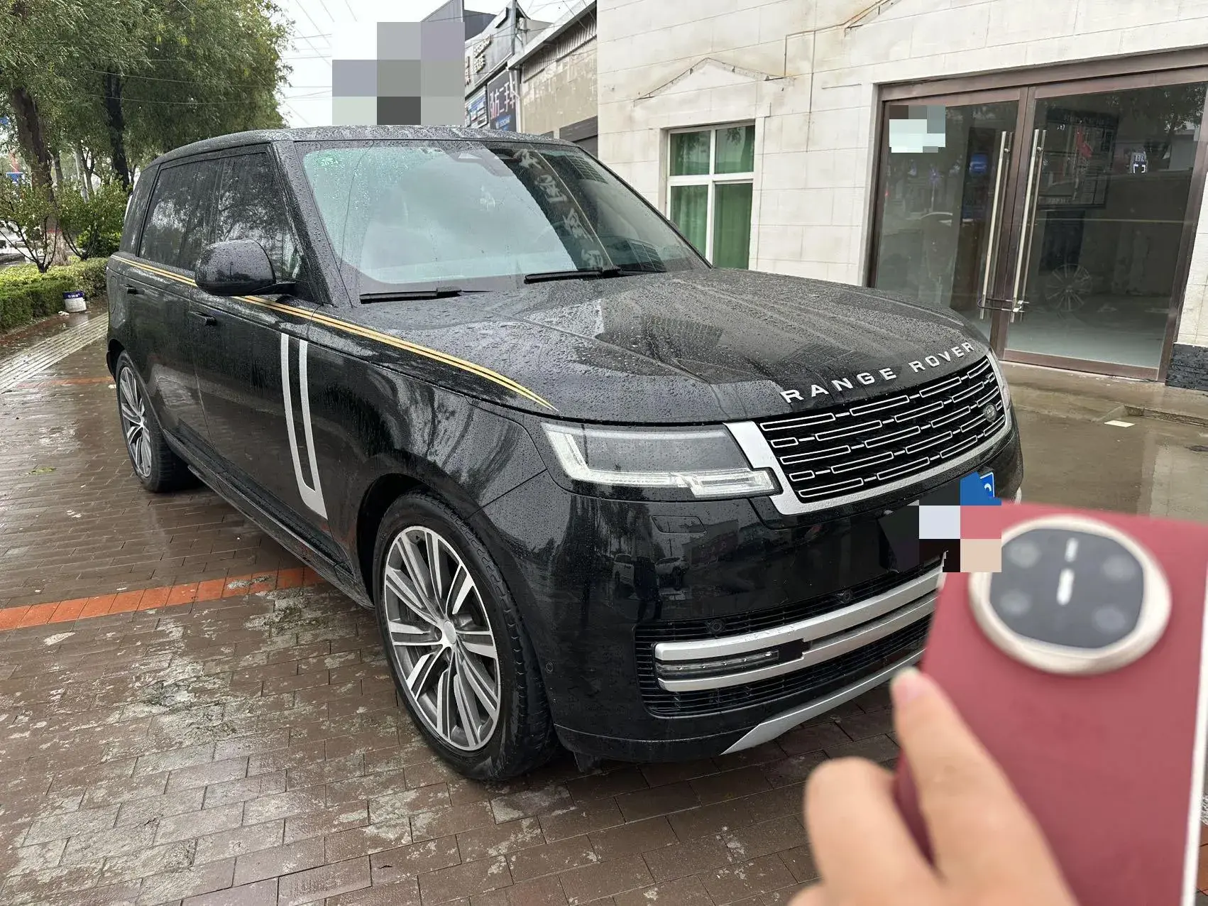 2023 LAND ROVER thumbnail 3