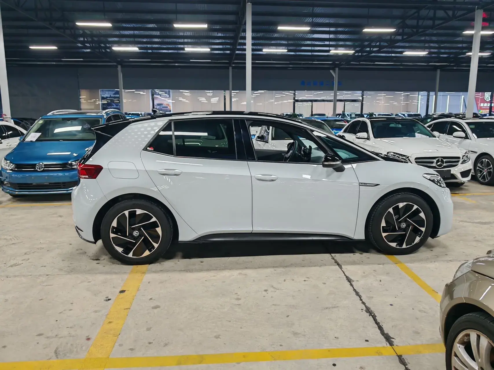 2023 VOLKSWAGEN ID.3 thumbnail 2