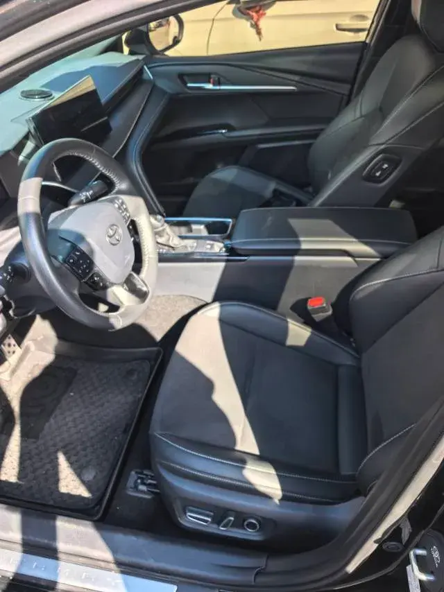 2024 TOYOTA CAMRY thumbnail 3