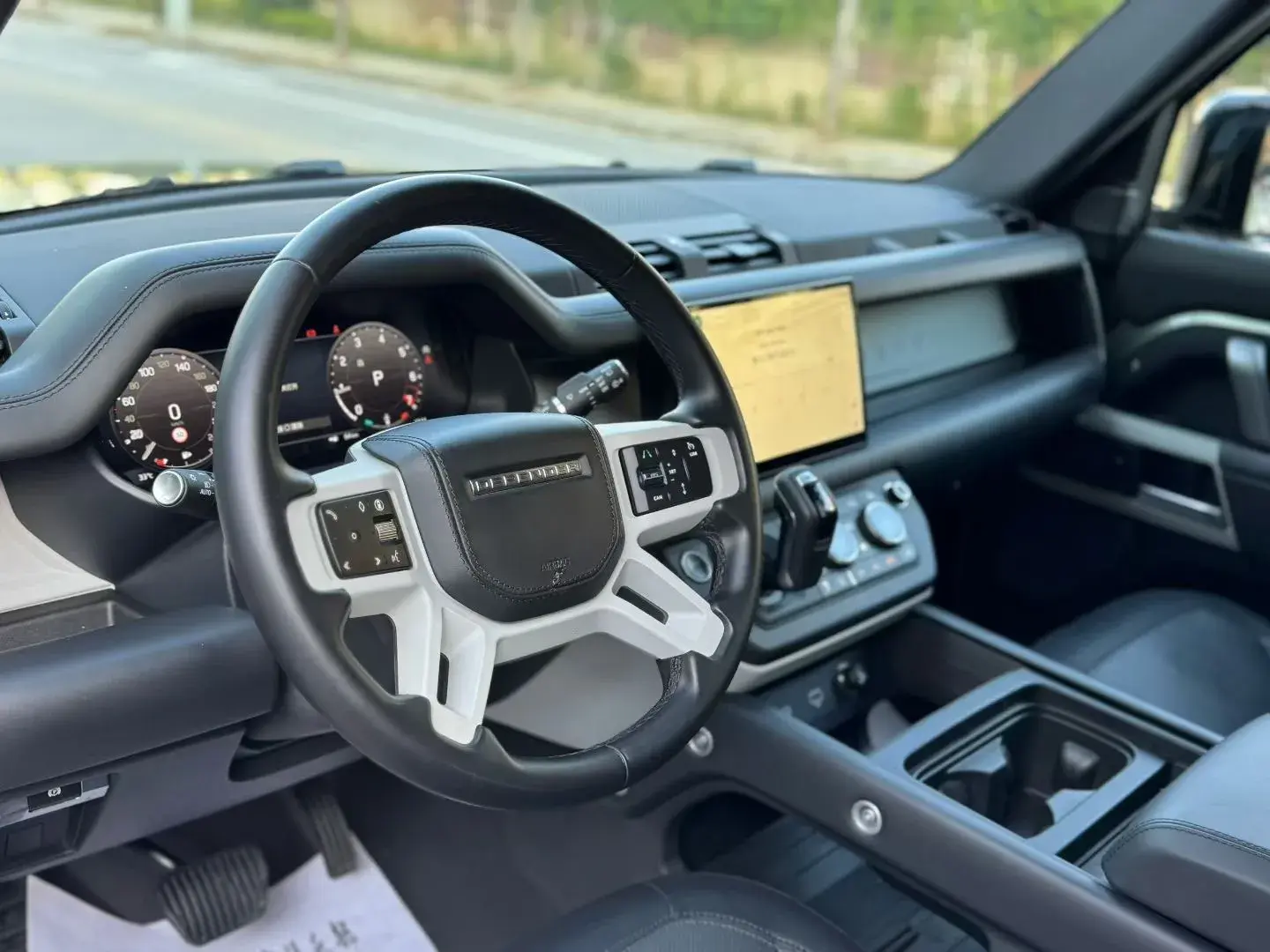 2023 LAND ROVER thumbnail 3