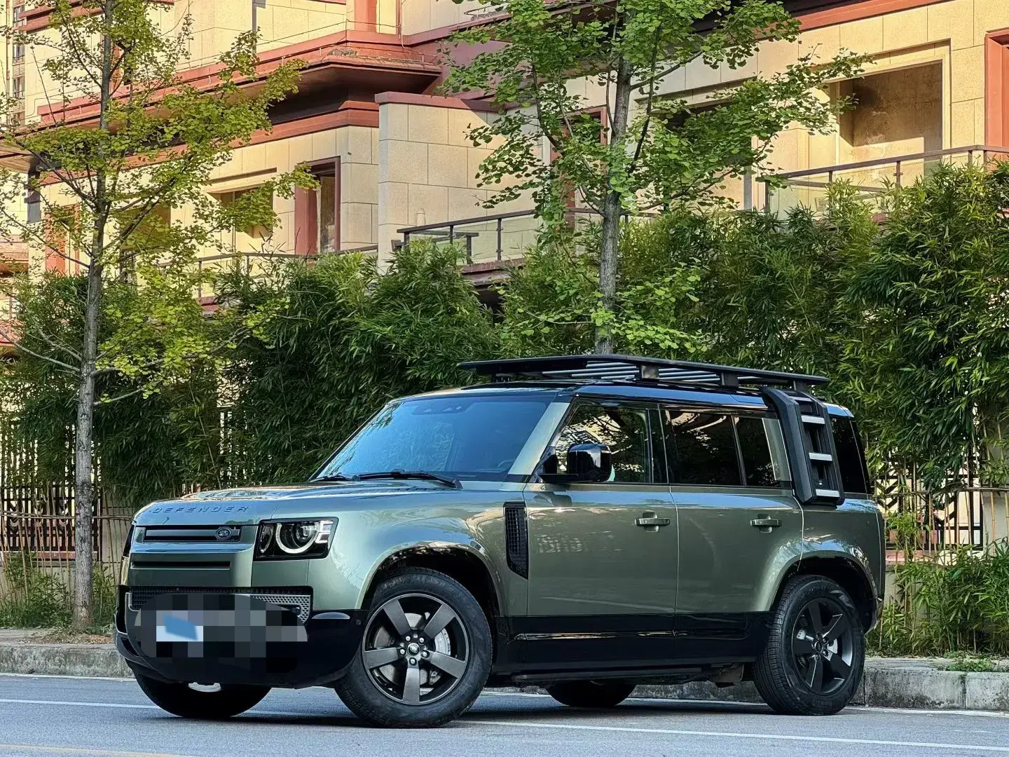 2023 LAND ROVER view 1