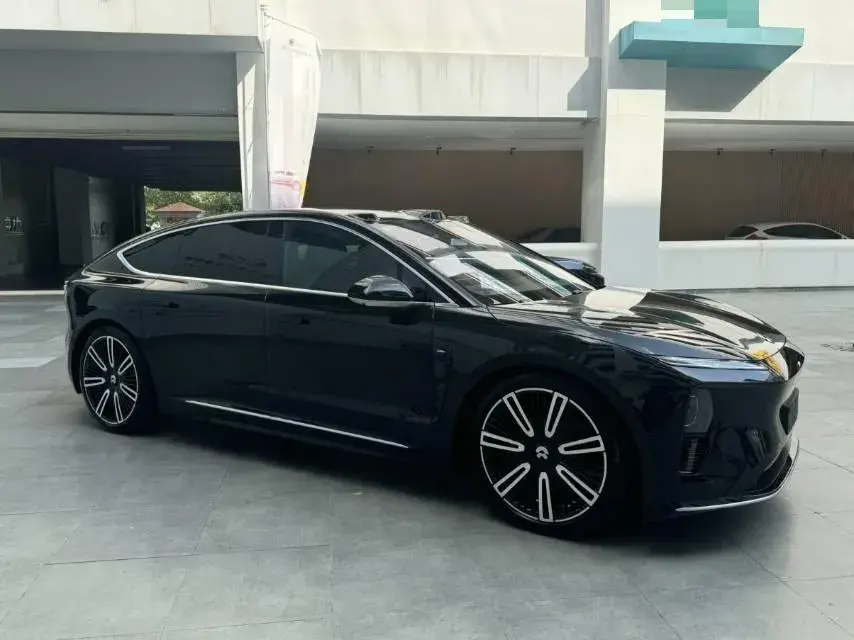 2025 NIO ET9 thumbnail 3