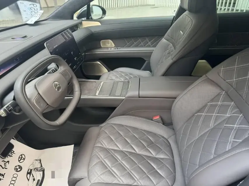 2025 NIO ET9 thumbnail 4