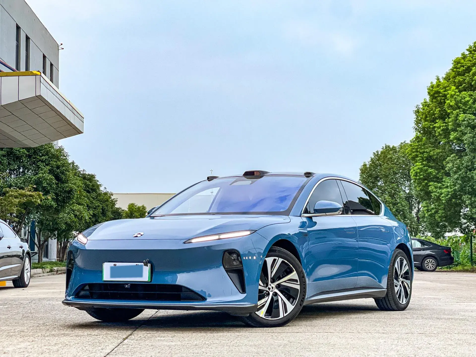 2023 NIO ET5T view 1