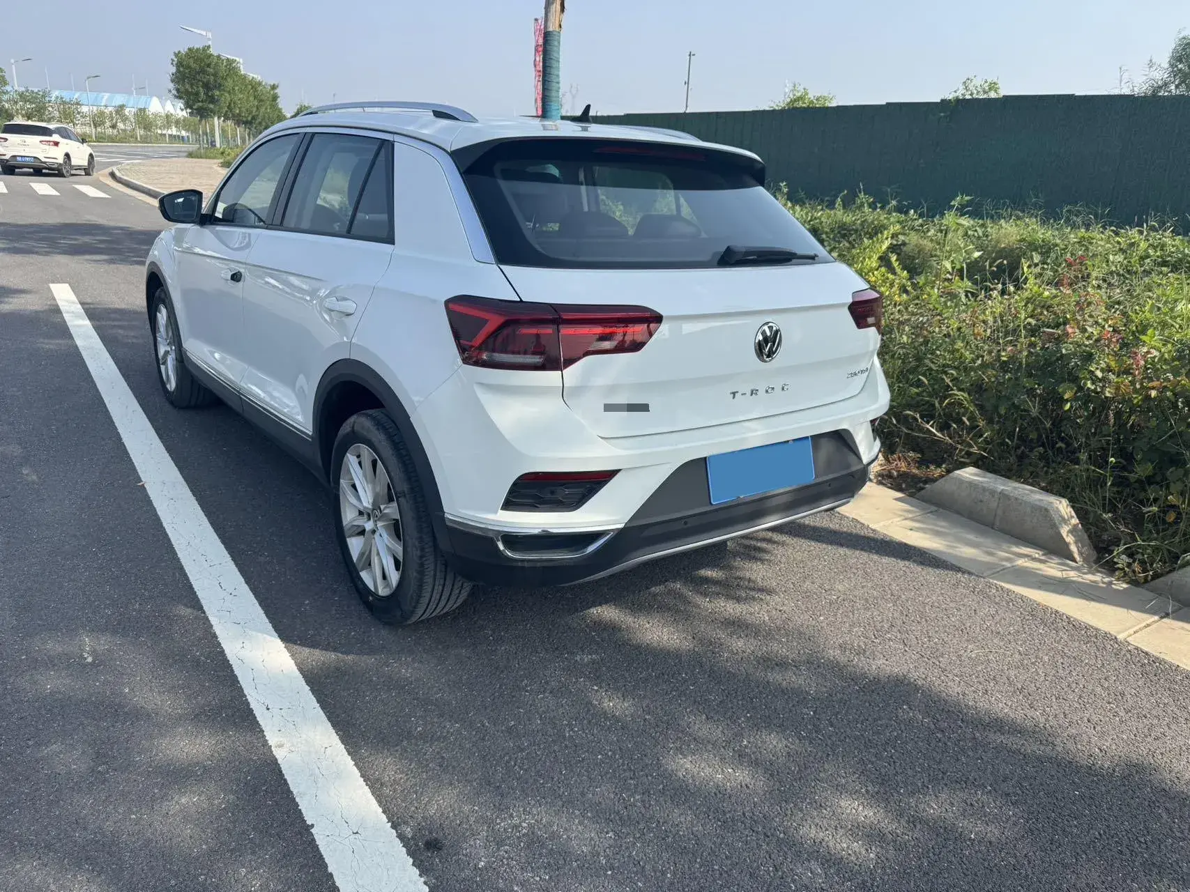 2020 VOLKSWAGEN T-ROC thumbnail 2