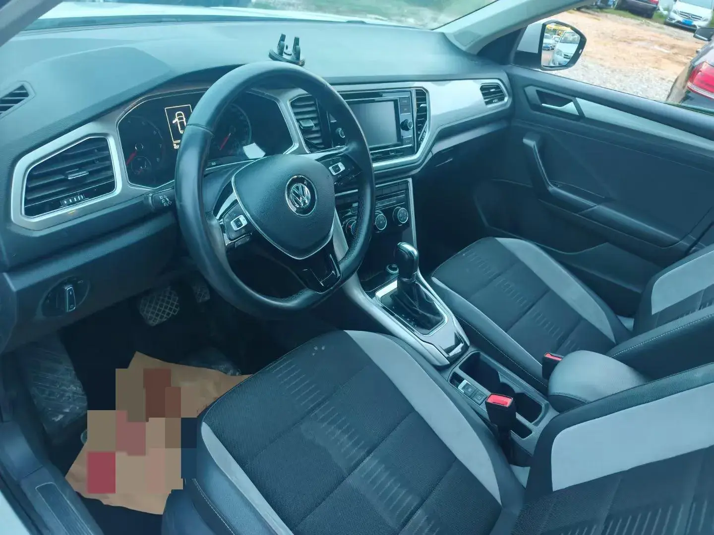 2020 VOLKSWAGEN T-ROC thumbnail 4