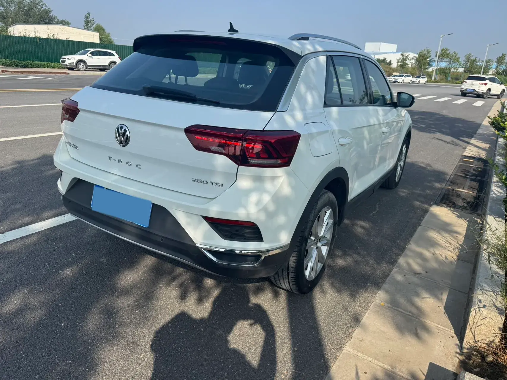 2020 VOLKSWAGEN T-ROC thumbnail 3