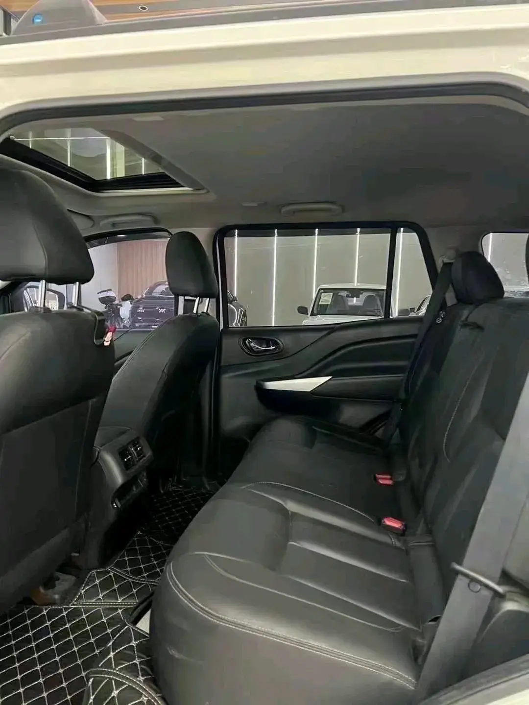 2018 NISSAN TERRA thumbnail 4