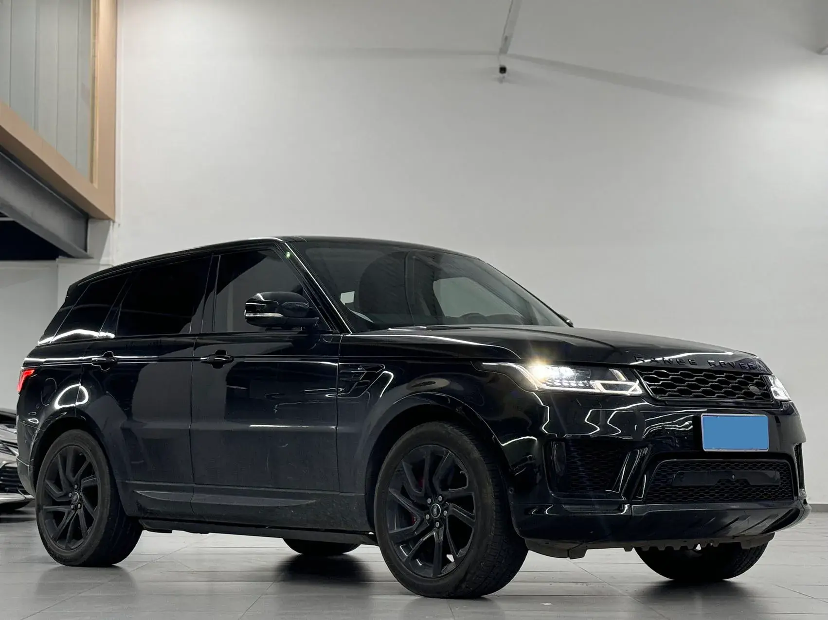 2018 LAND ROVER thumbnail 4