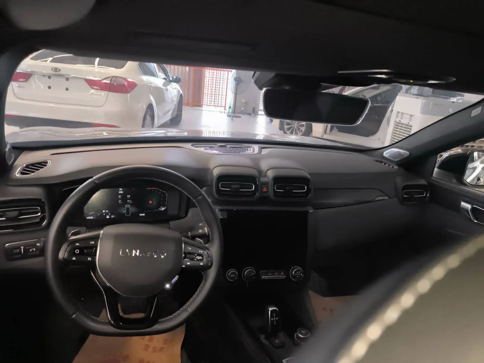 2021 LYNK&CO 03 thumbnail 3