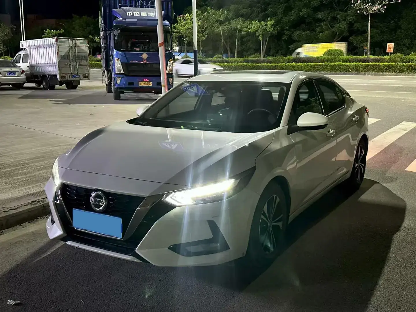 2022 NISSAN SYLPHY view 1