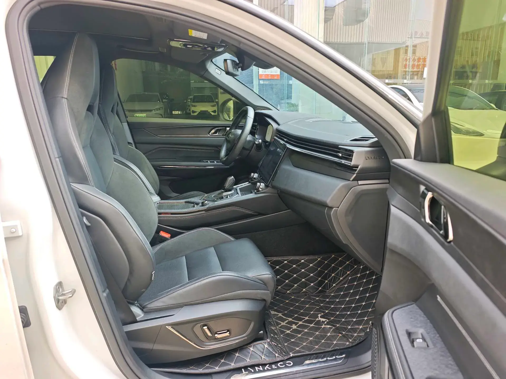 2022 LYNK&CO 01 thumbnail 3