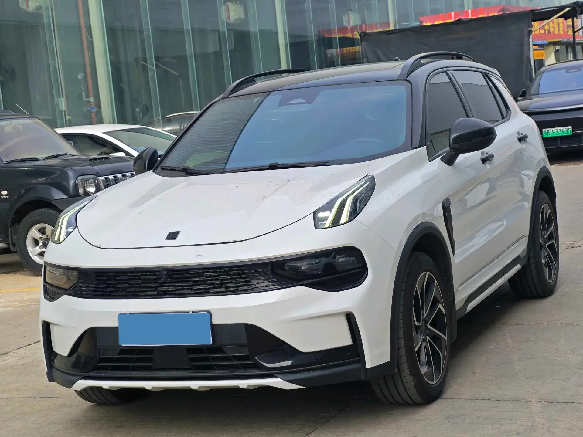 2022 LYNK&CO 01 view 1