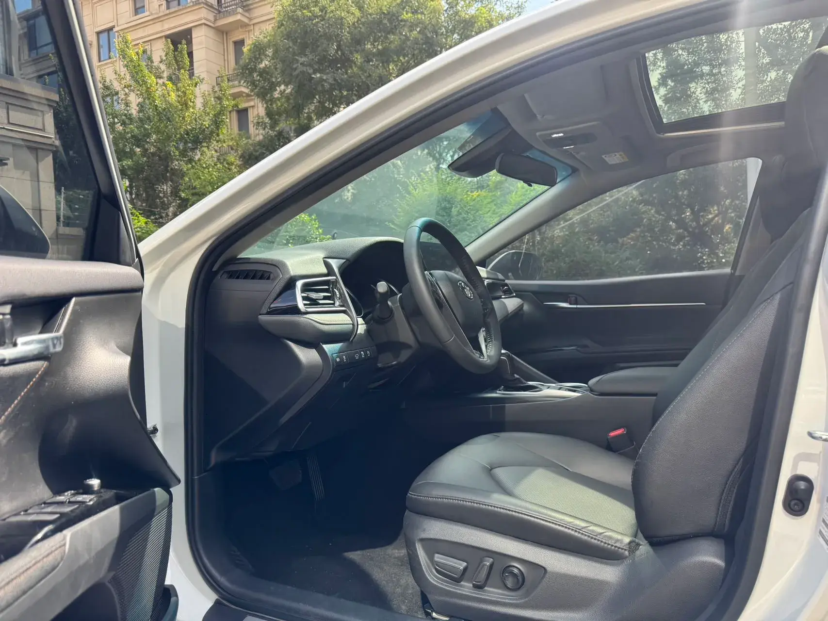 2023 TOYOTA CAMRY thumbnail 4