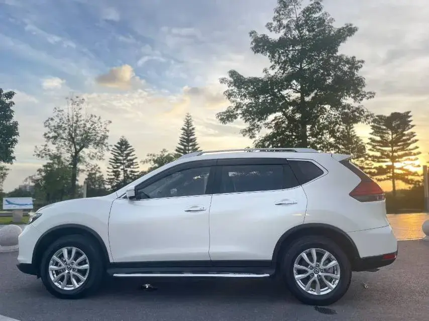 2020 NISSAN X-TRAIL thumbnail 3