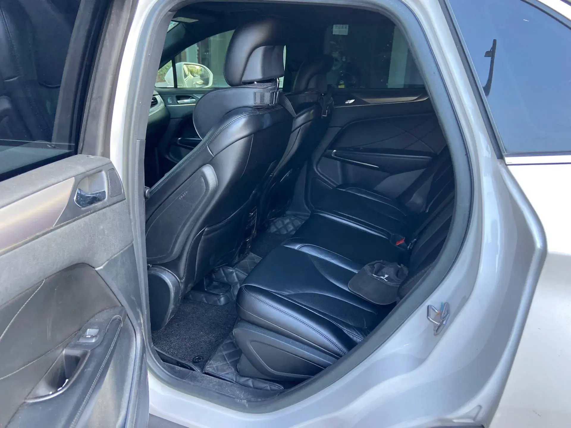 2017 LINCOLN MKC thumbnail 3