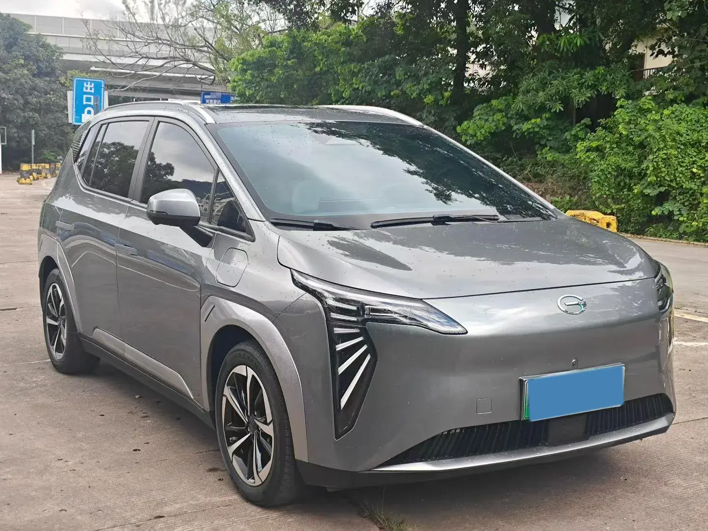 2023 AION Y thumbnail 3