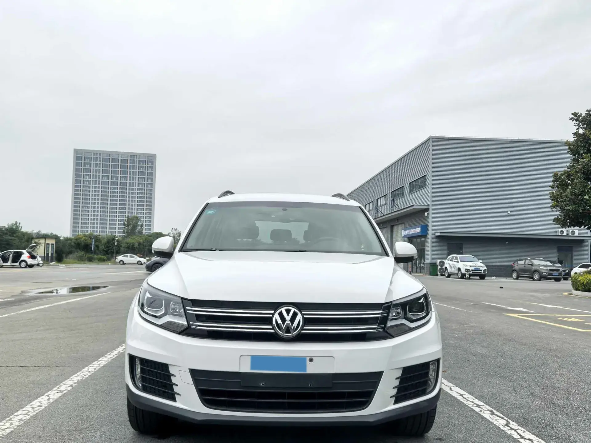 2016 VOLKSWAGEN TIGUAN thumbnail 2