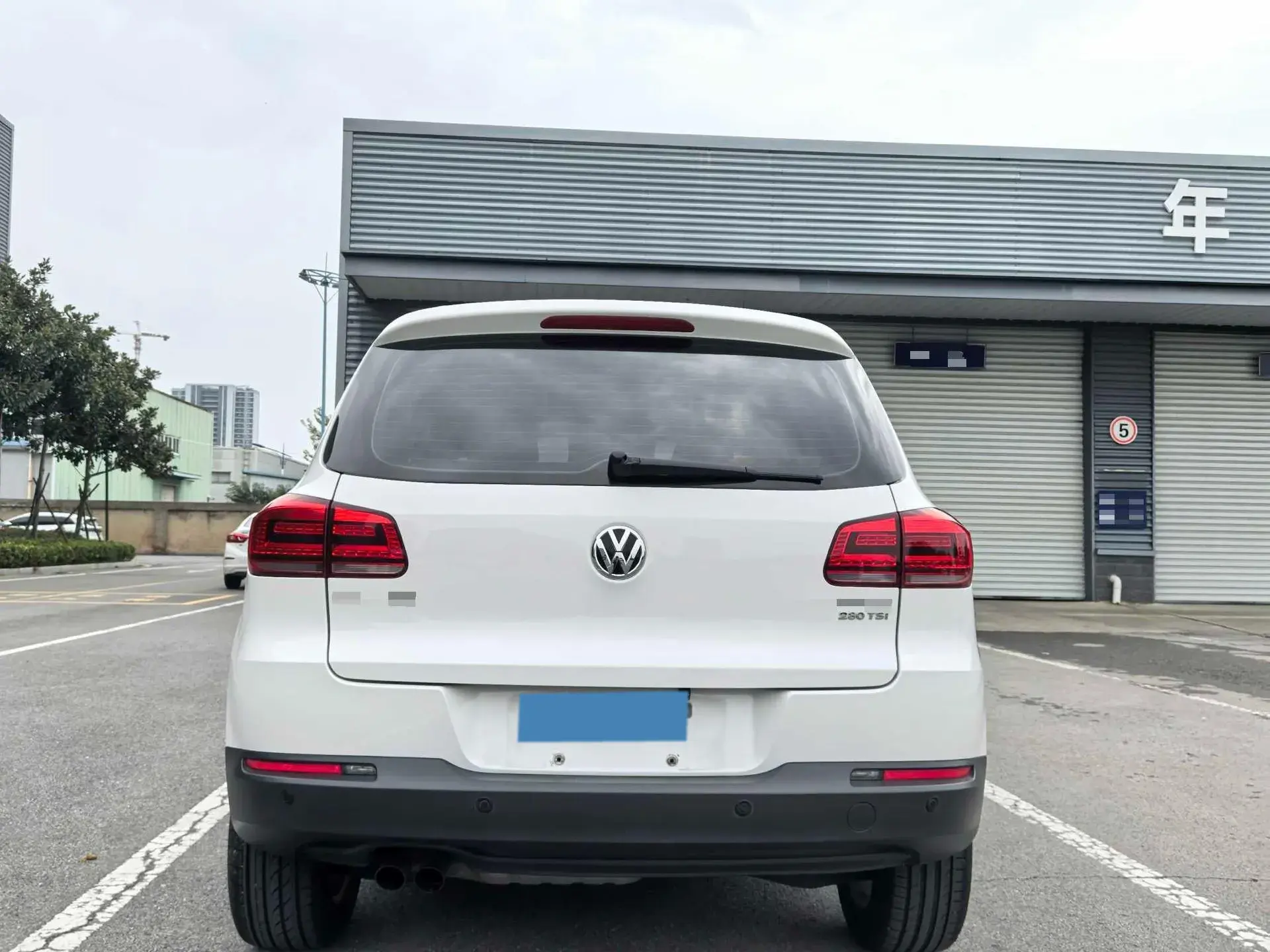 2016 VOLKSWAGEN TIGUAN thumbnail 4