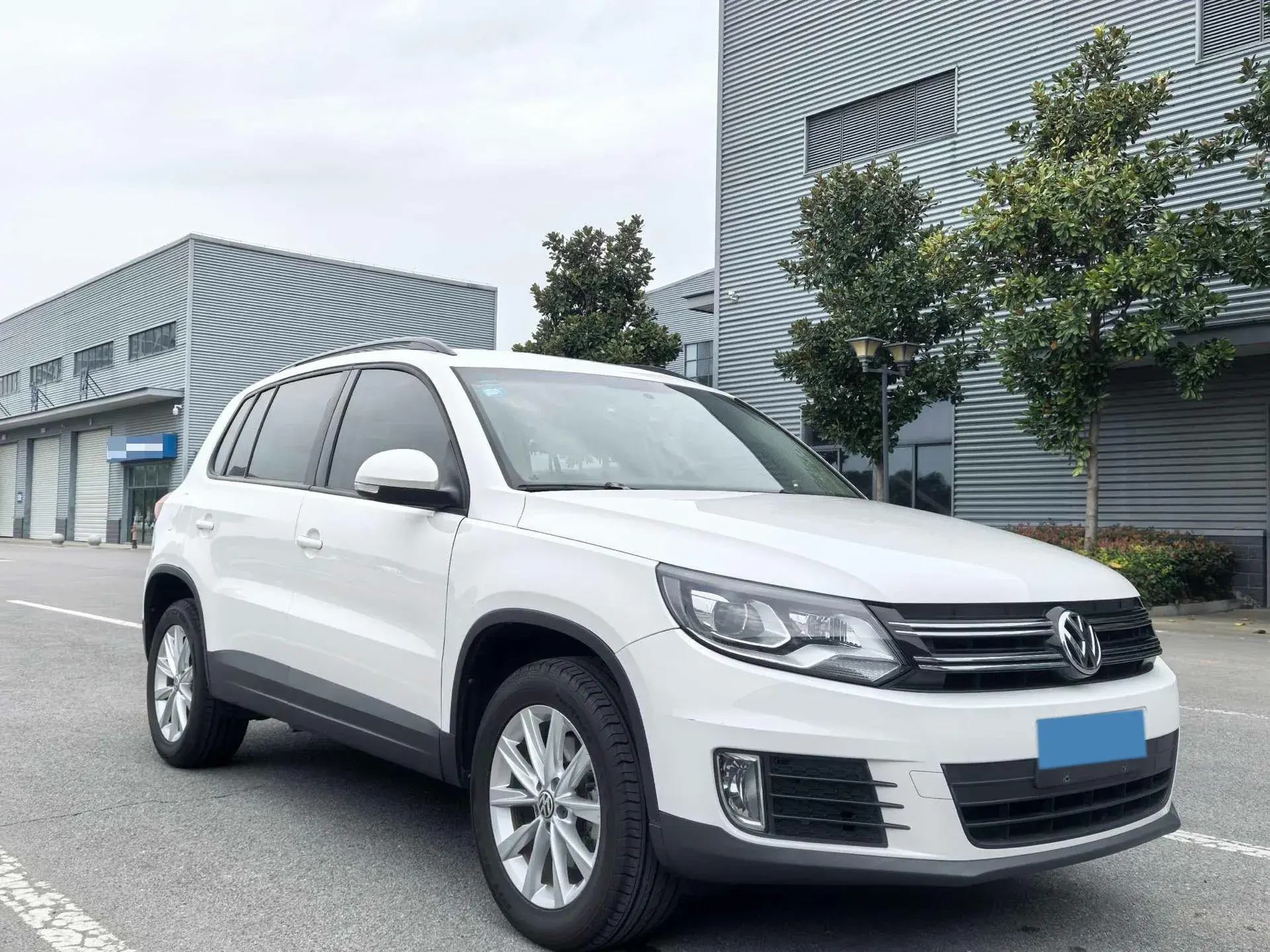 2016 VOLKSWAGEN TIGUAN thumbnail 3