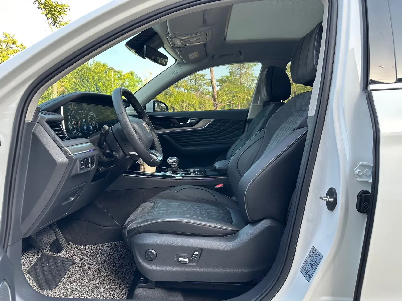 2022 HONGQI HS5 thumbnail 4