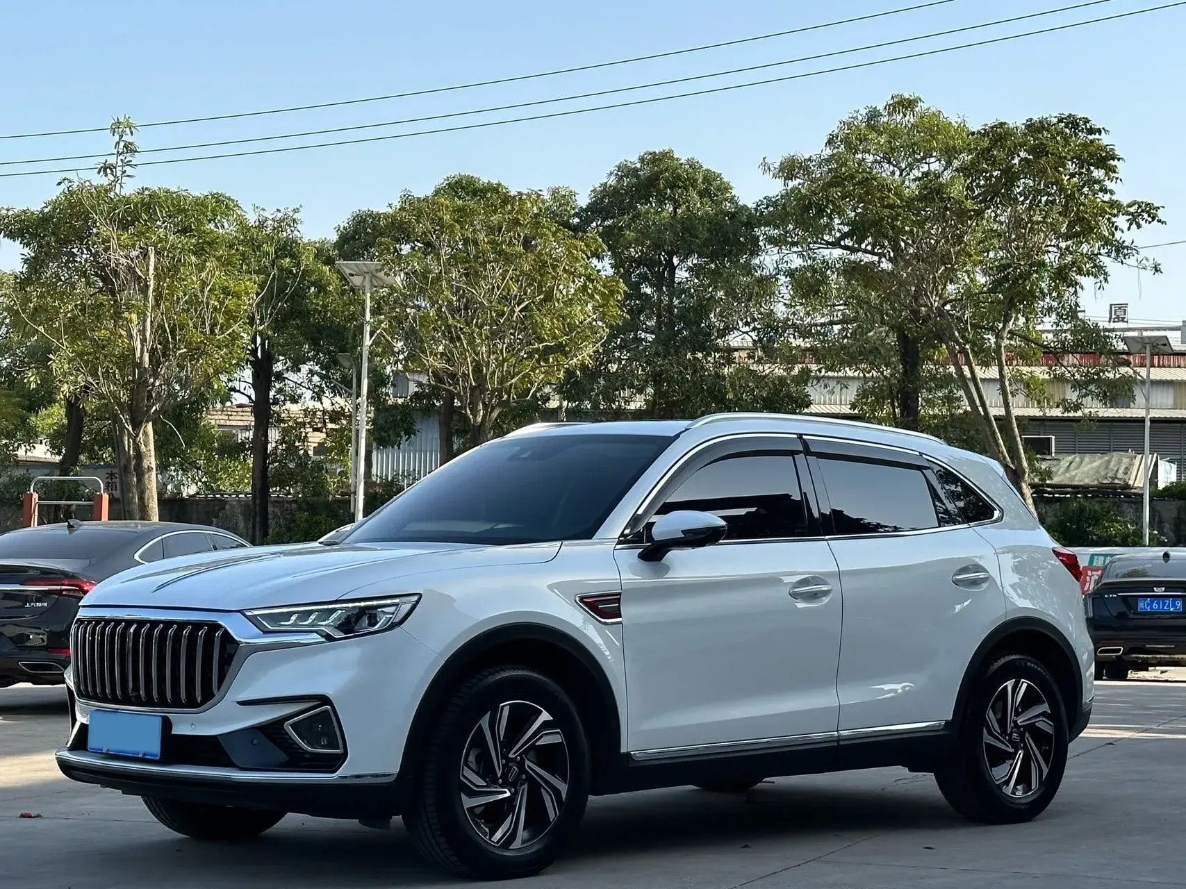 2022 HONGQI HS5 view 1