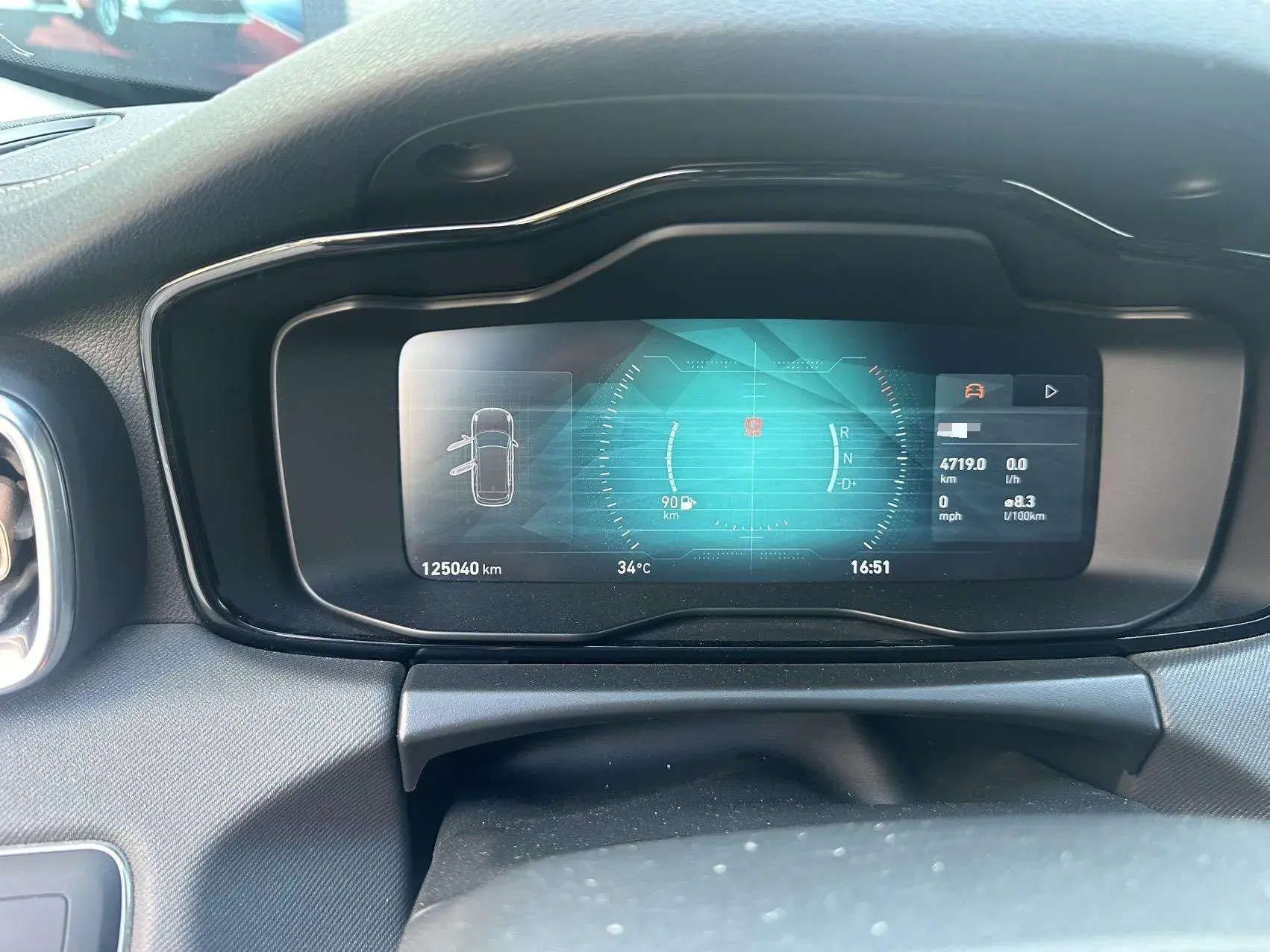 2017 LYNK&CO 01 thumbnail 4