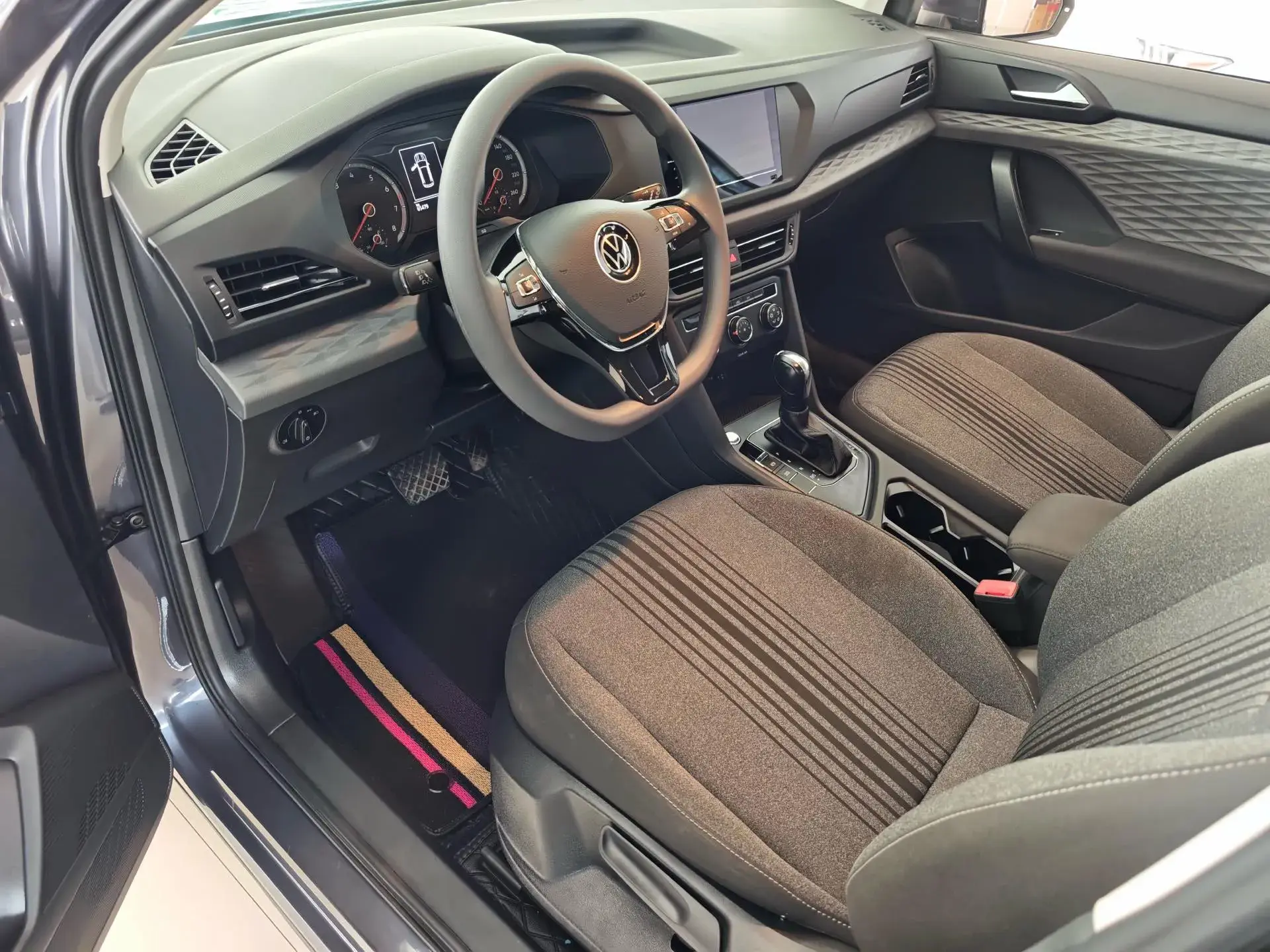 2021 VOLKSWAGEN THARU thumbnail 2