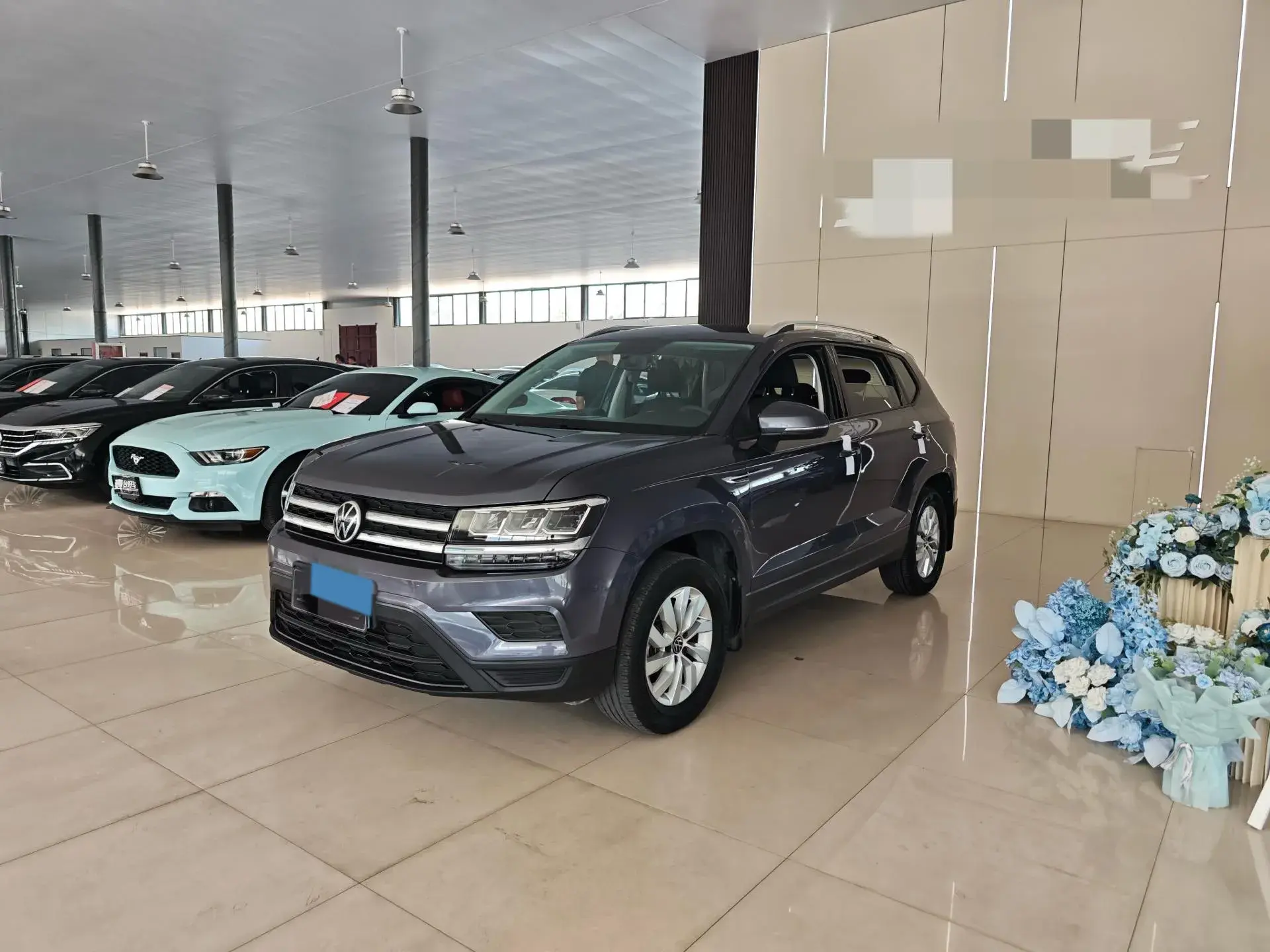 2021 VOLKSWAGEN THARU view 1