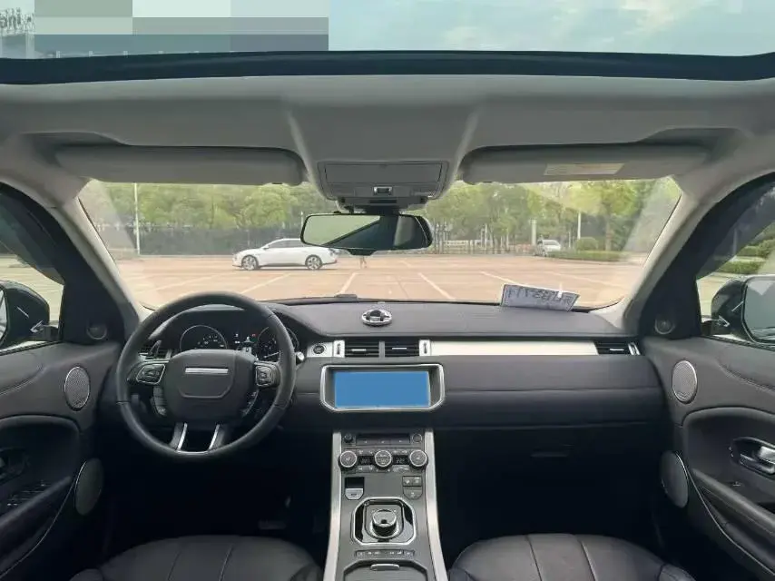 2018 LAND ROVER thumbnail 4