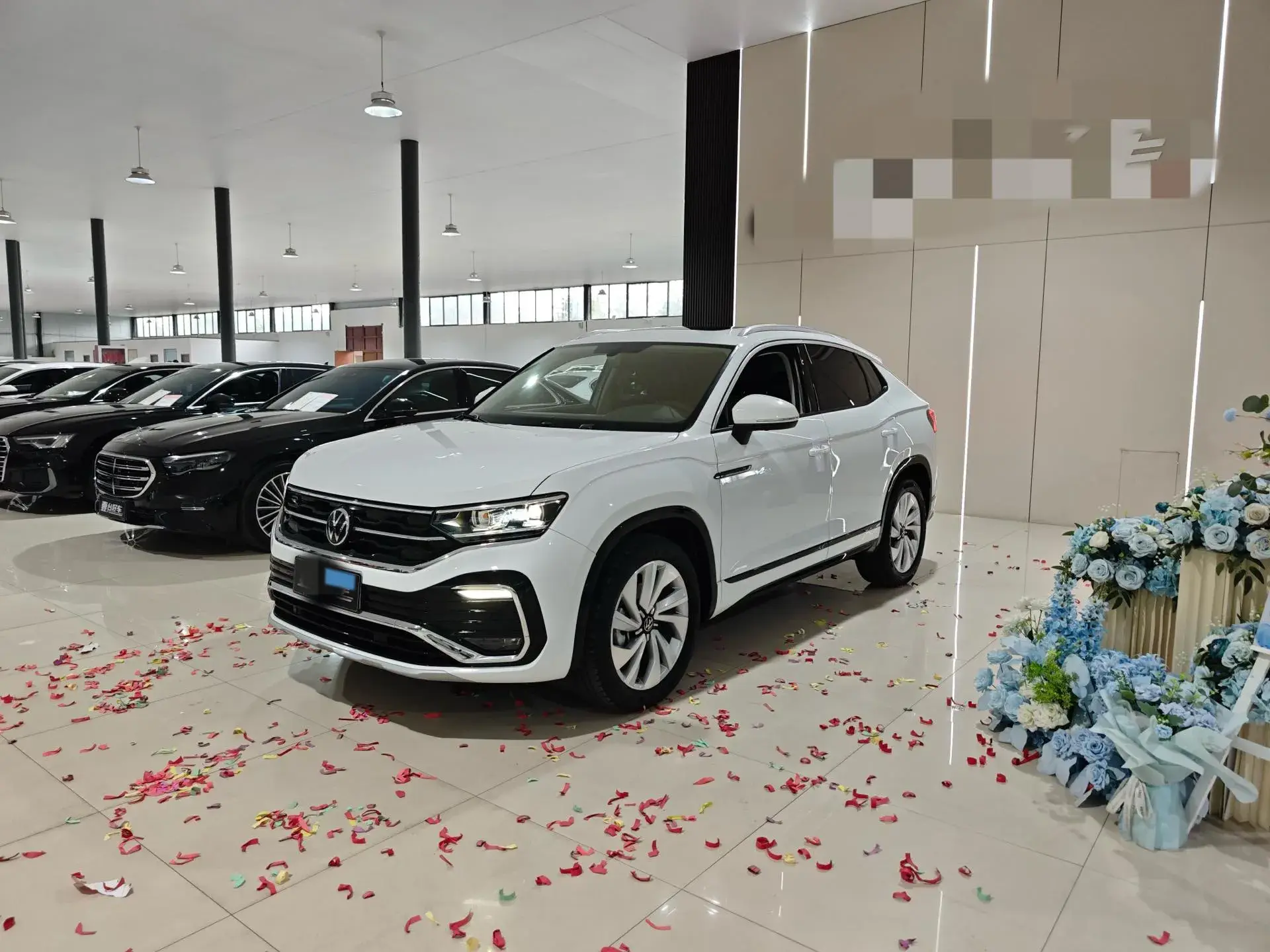 2020 VOLKSWAGEN TAYRON view 1