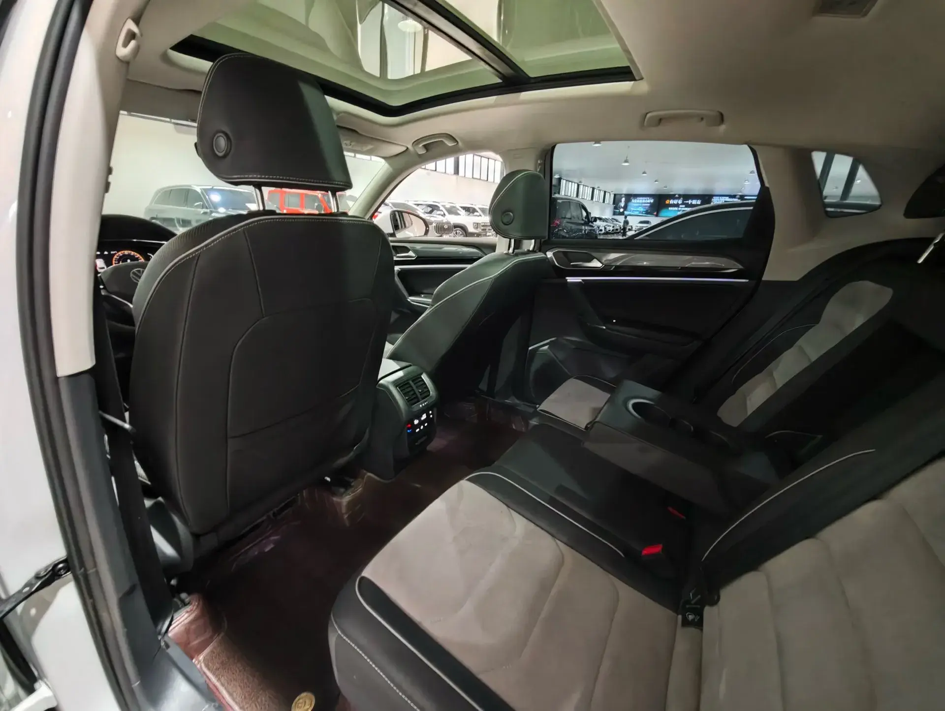 2020 VOLKSWAGEN TAYRON thumbnail 4