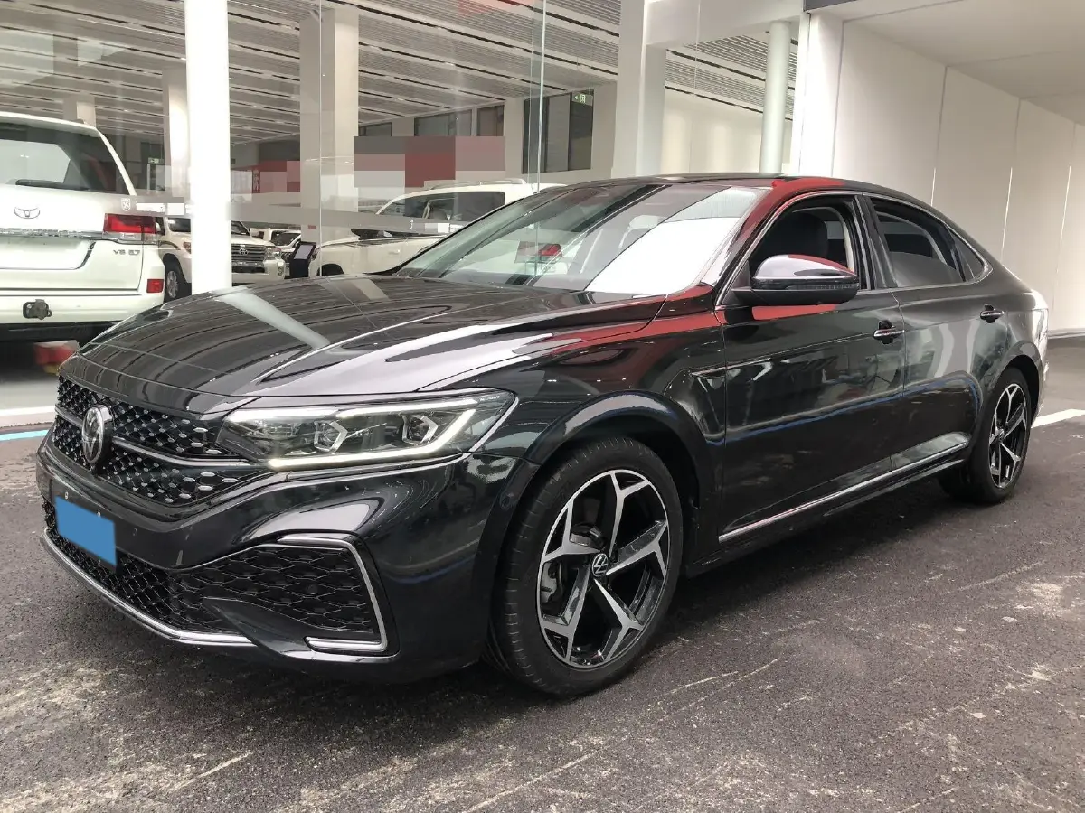 2023 Volkswagen Passat 2.0T 186HP L4 7DCT