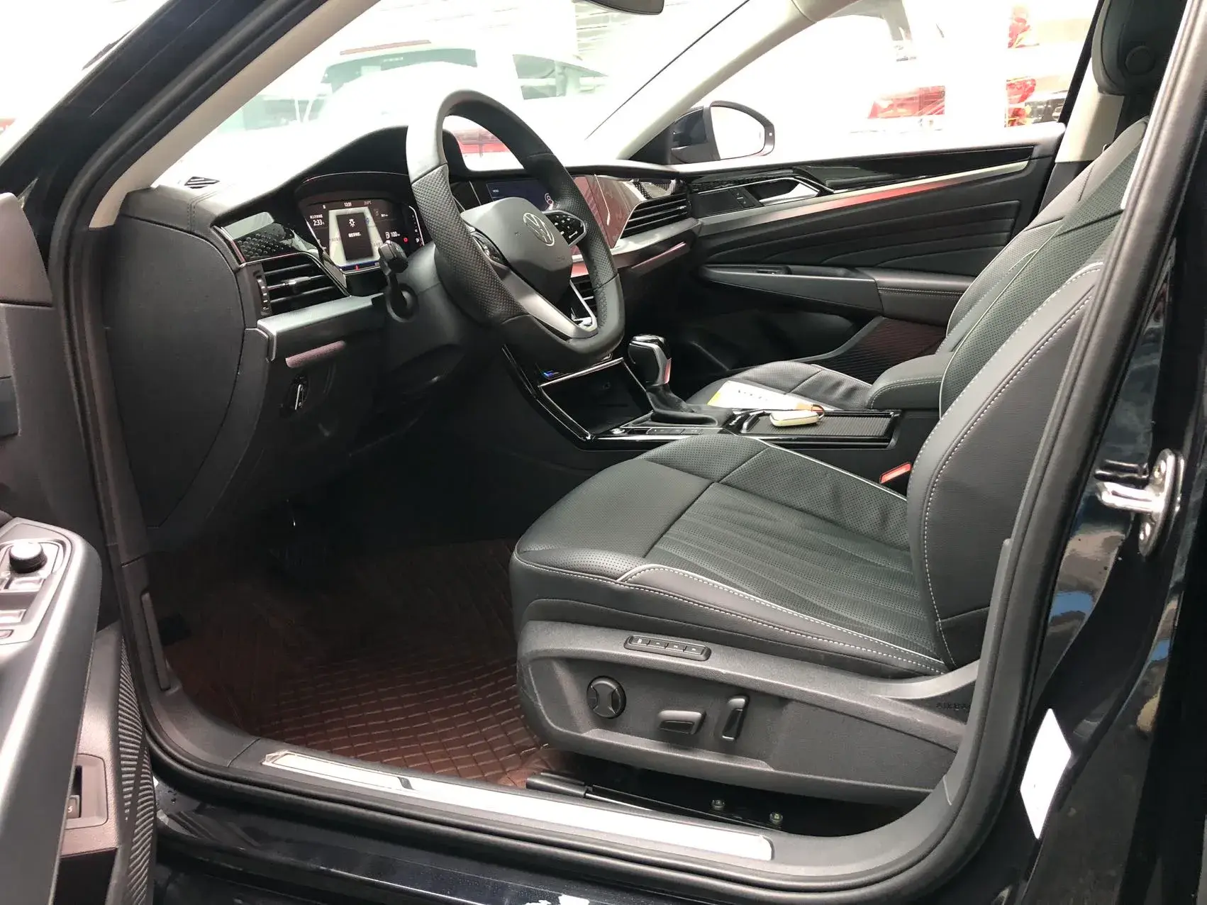 2023 VOLKSWAGEN PASSAT thumbnail 4