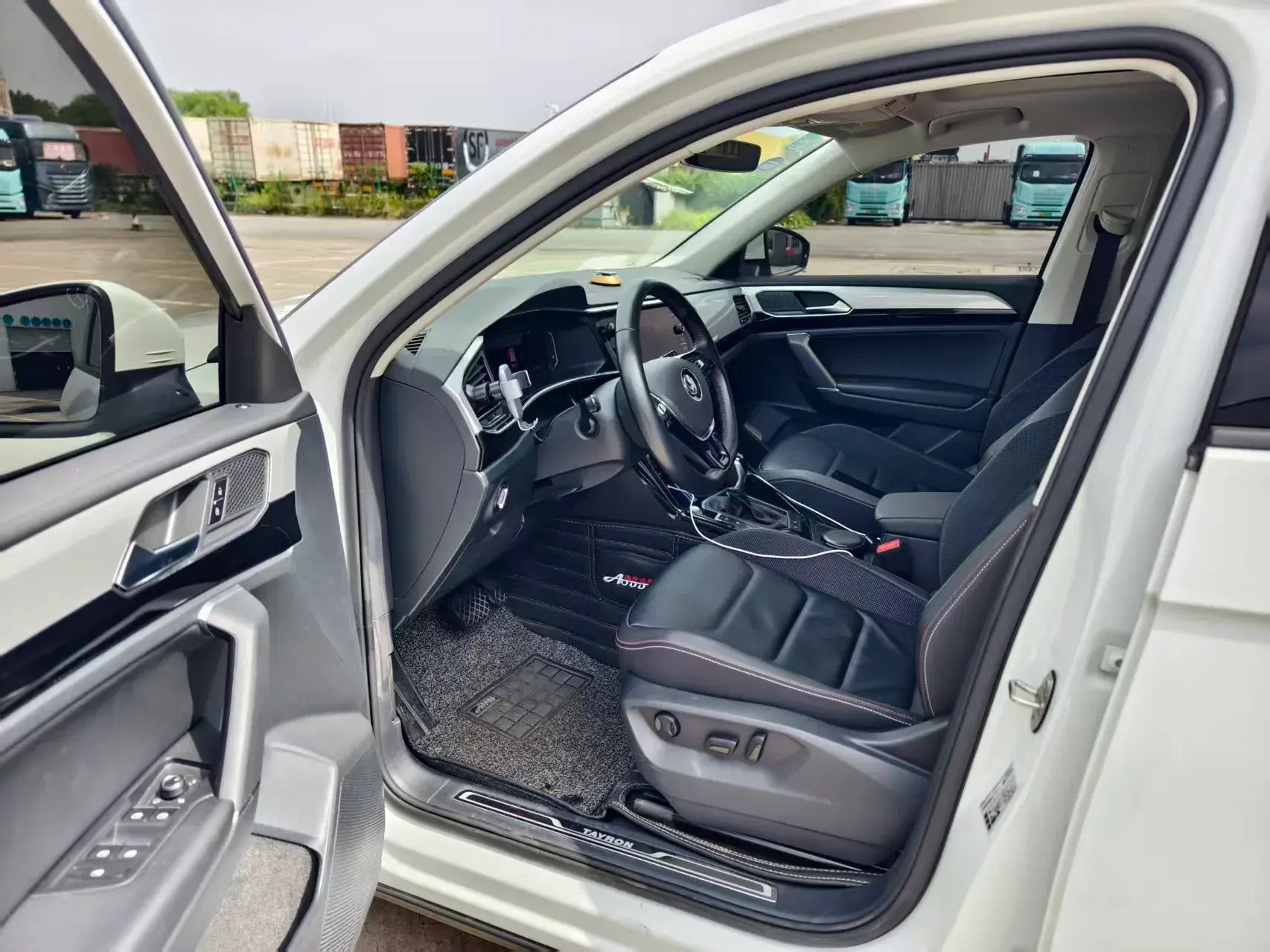 2019 VOLKSWAGEN TAYRON thumbnail 4