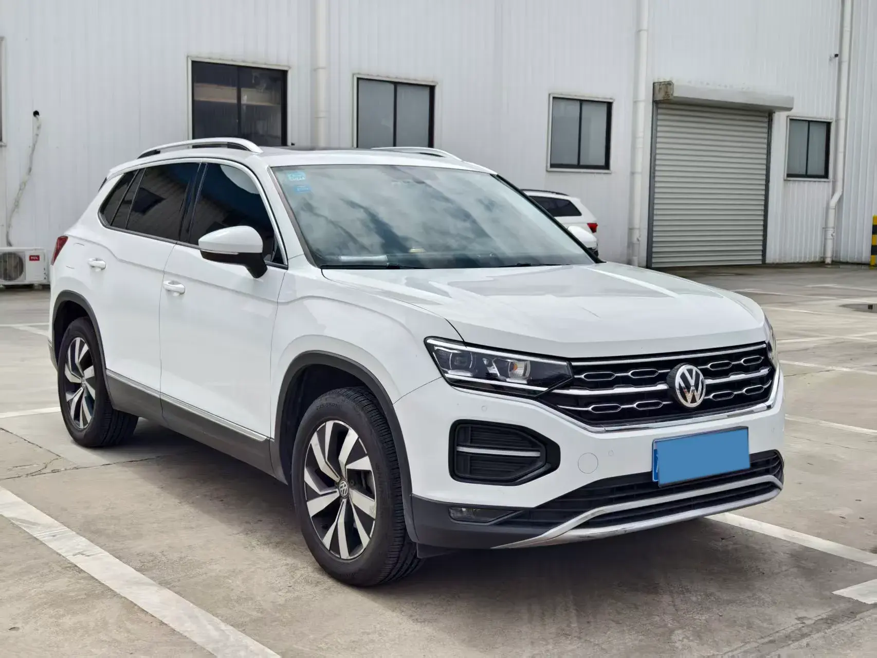 2019 VOLKSWAGEN TAYRON thumbnail 3