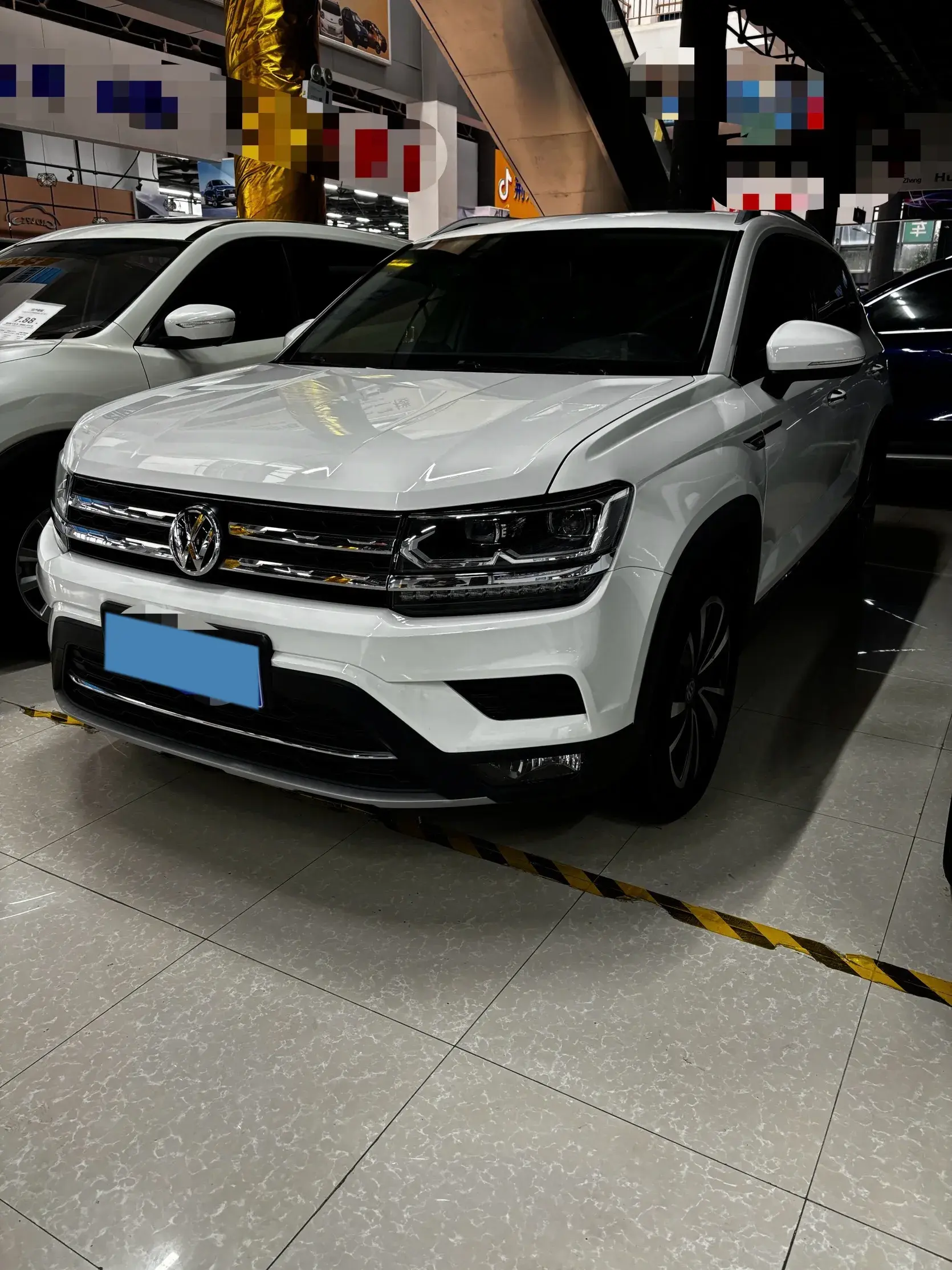 2019 VOLKSWAGEN THARU view 1
