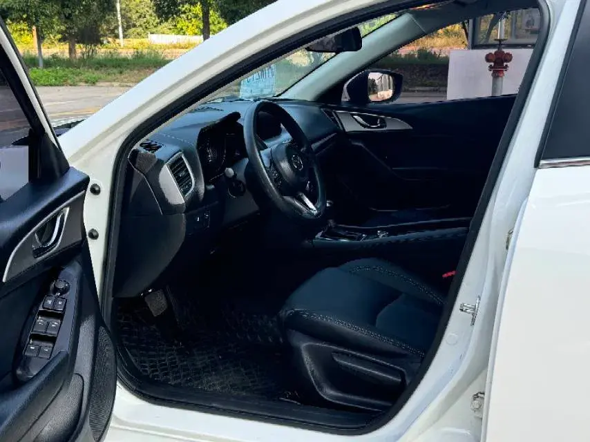 2017 MAZDA 3 thumbnail 4