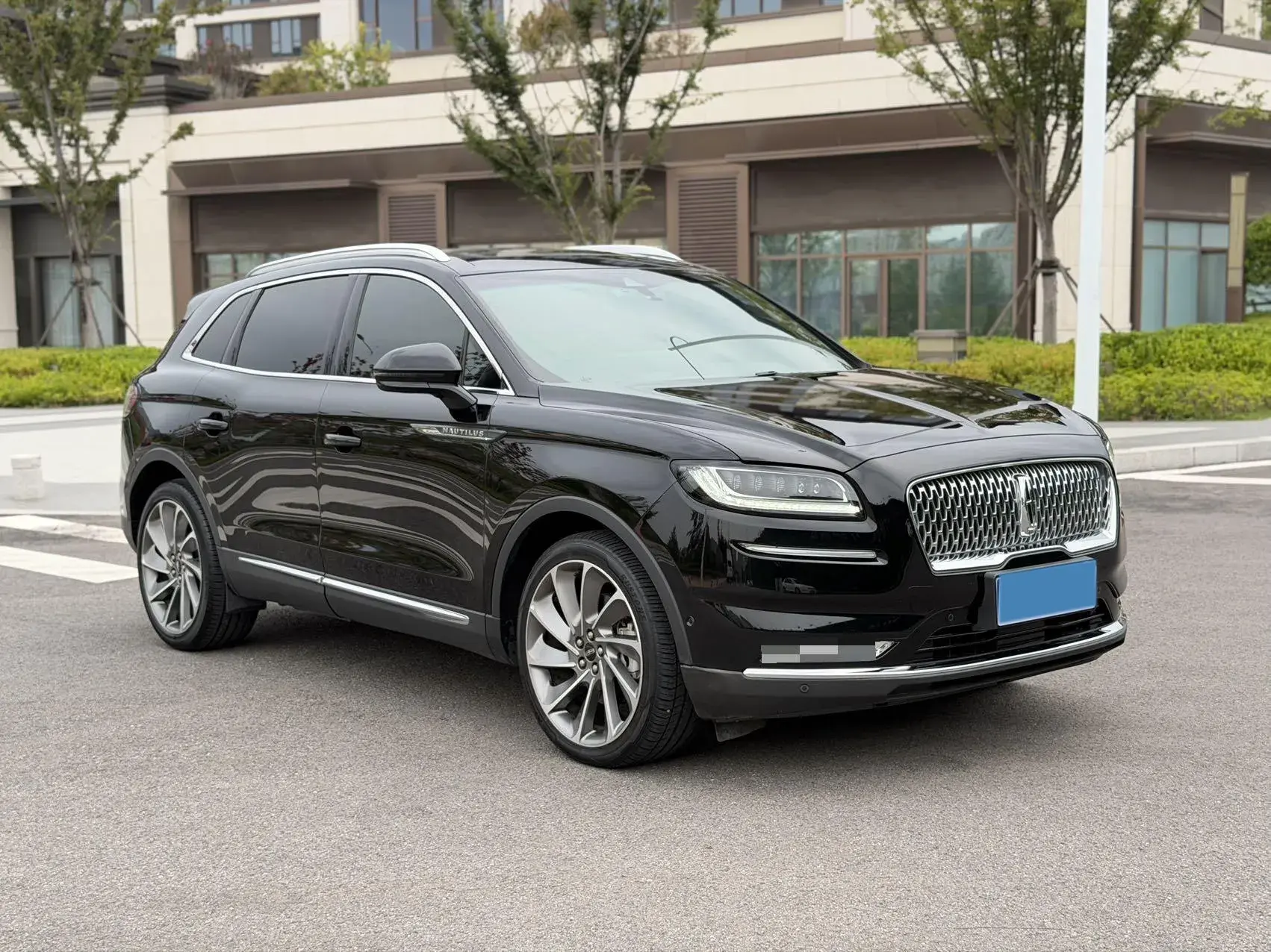 2021 LINCOLN NAUTILUS thumbnail 3